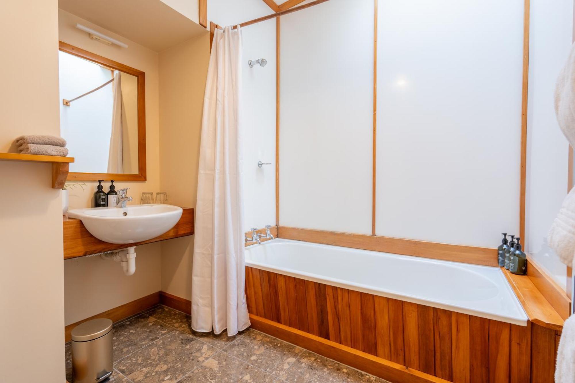 Lake Brunner Eco Lodge Moana Bagian luar foto